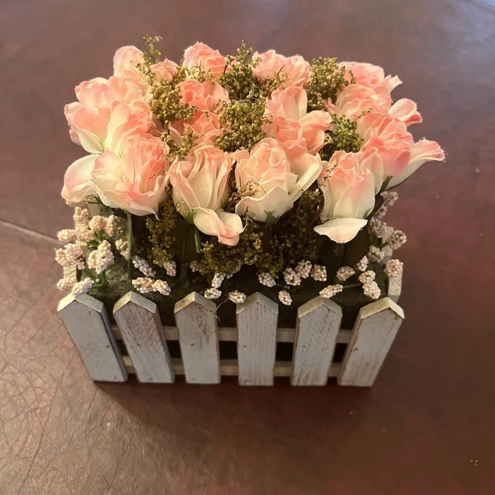 Rustic Floral Arrangement with Pink and White Accents